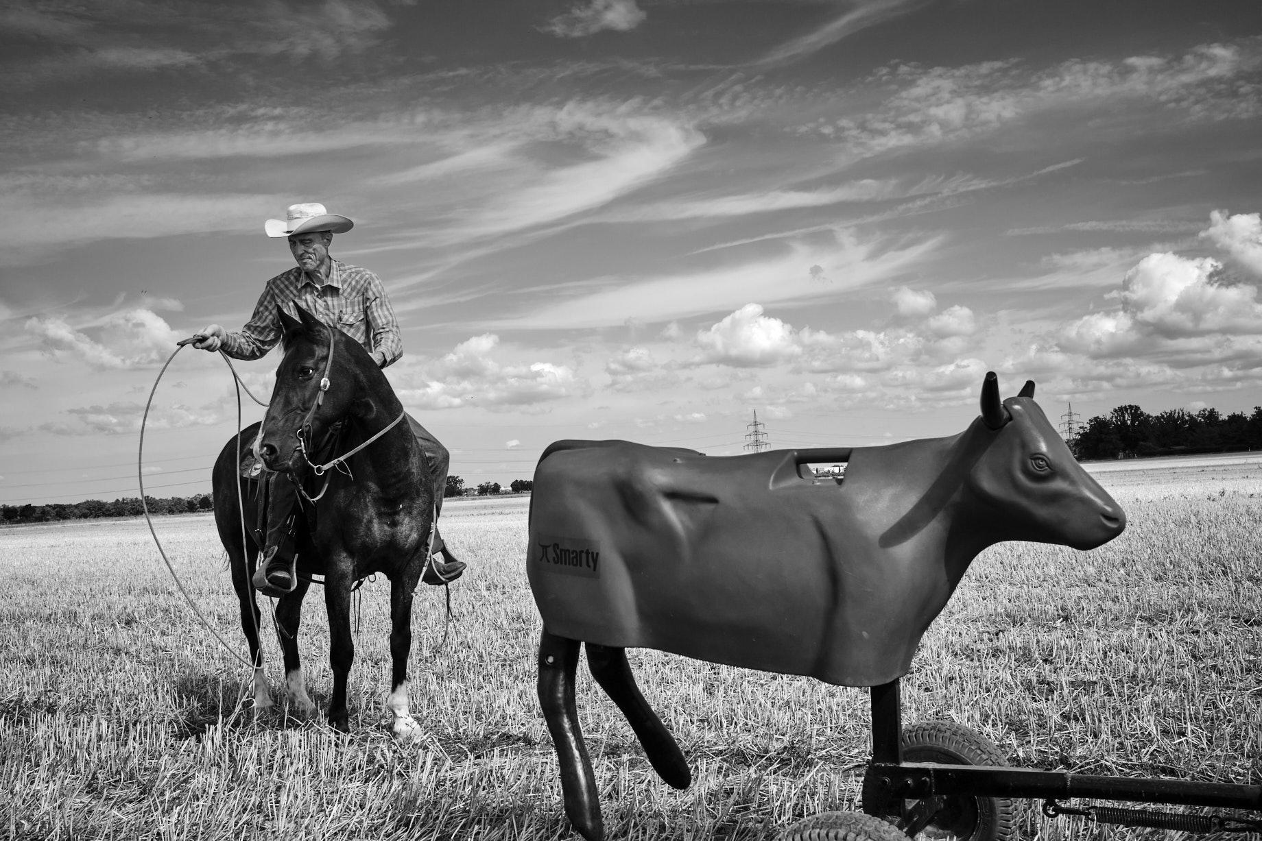 Die Attrappe des Klabes gilt es mit dem Lasso zu fangen. - Foto: Thomas Steinberg