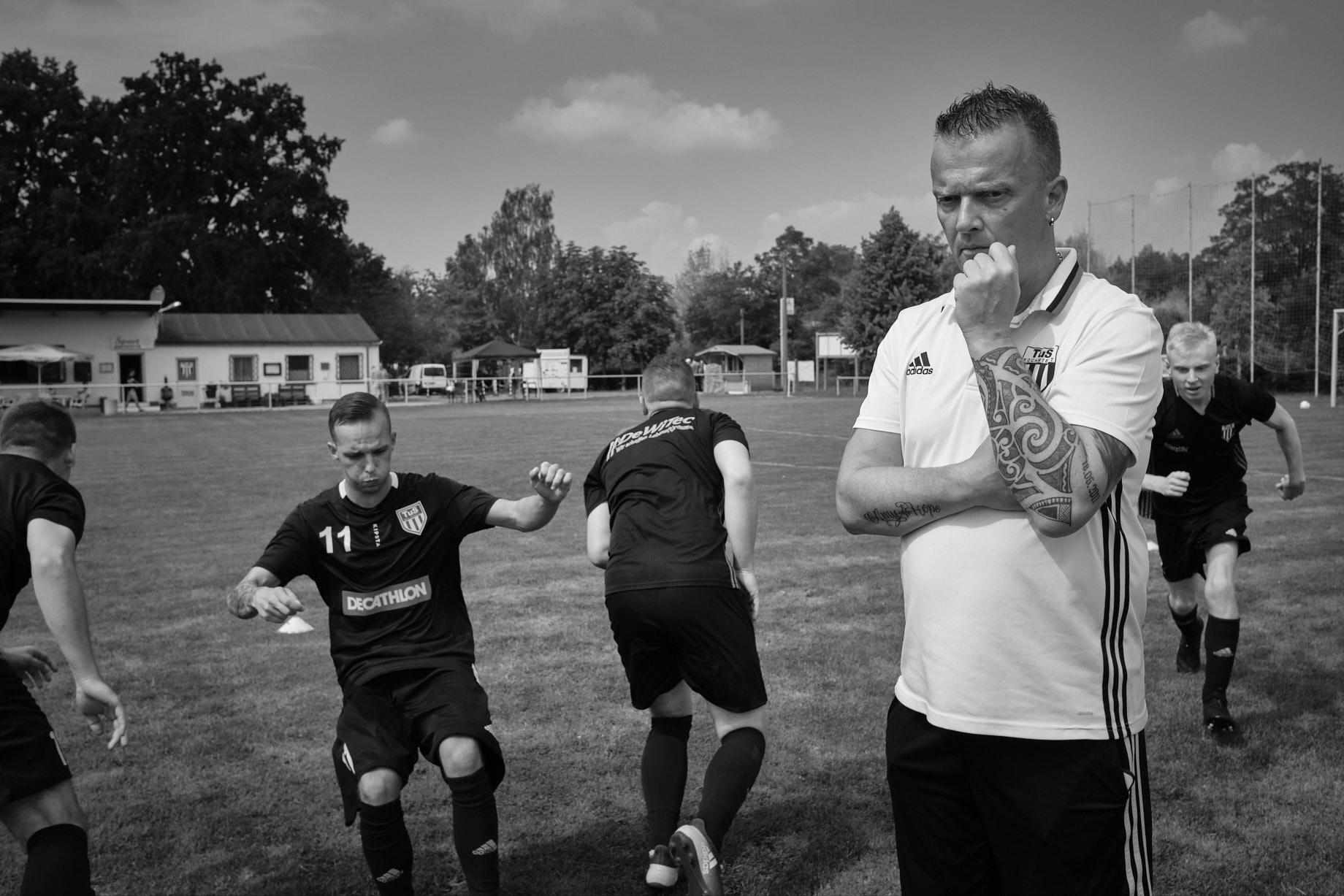 TuS Kochstedt: Aufwärmen vorm Fußballspiel. - Foto: Thomas Steinberg