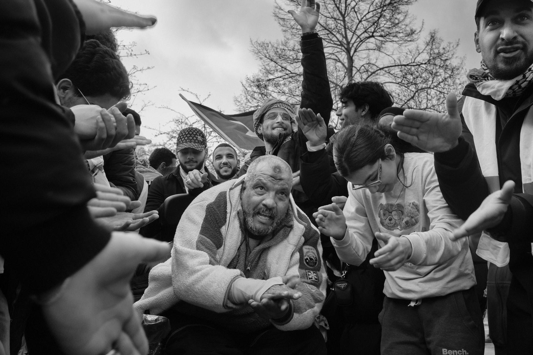 Vor dem Abschluss der Demo am Kottbusser Tor. - Foto: Thomas Steinberg