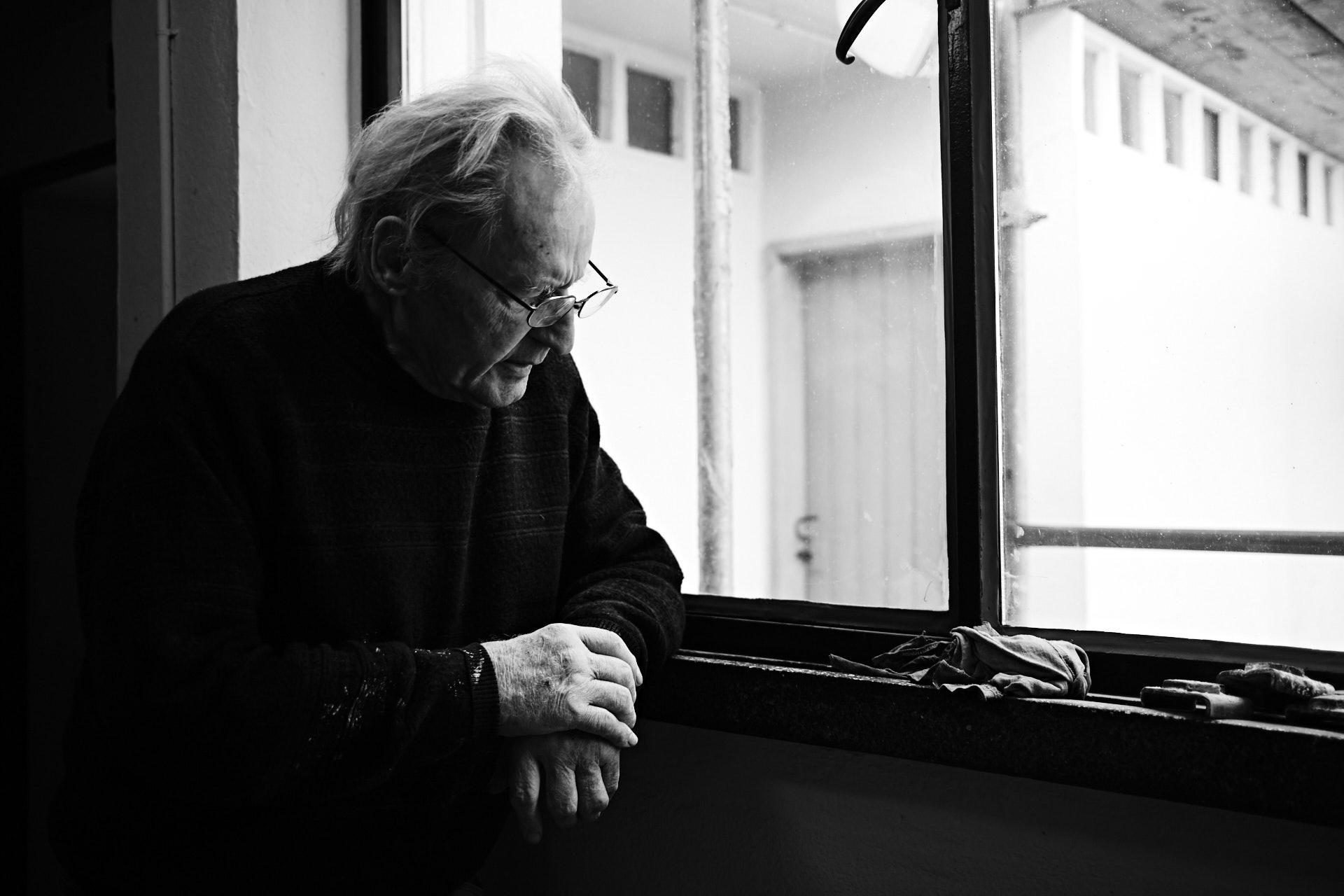 Fritz Beikler - Portr&auml;t am Fenster. - Foto: Thomas Steinberg