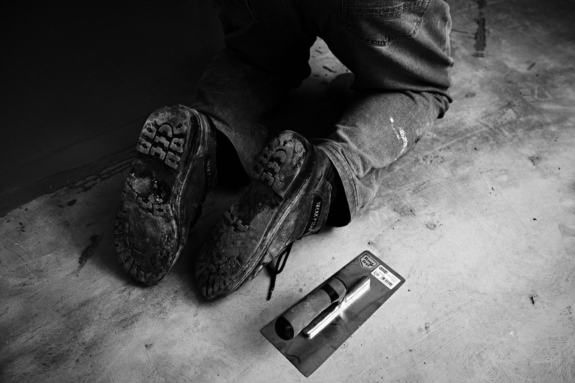 Mann auf Knien. - Foto: Thomas Steinberg