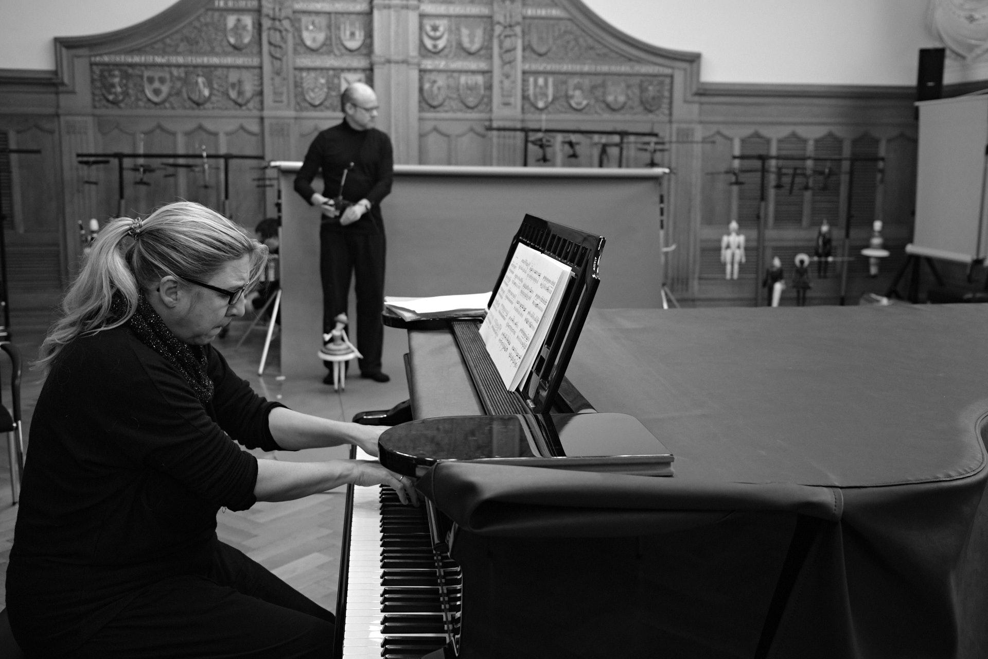 Ragna Schimer am Fl&uuml;gel - Foto: Thomas Steinberg