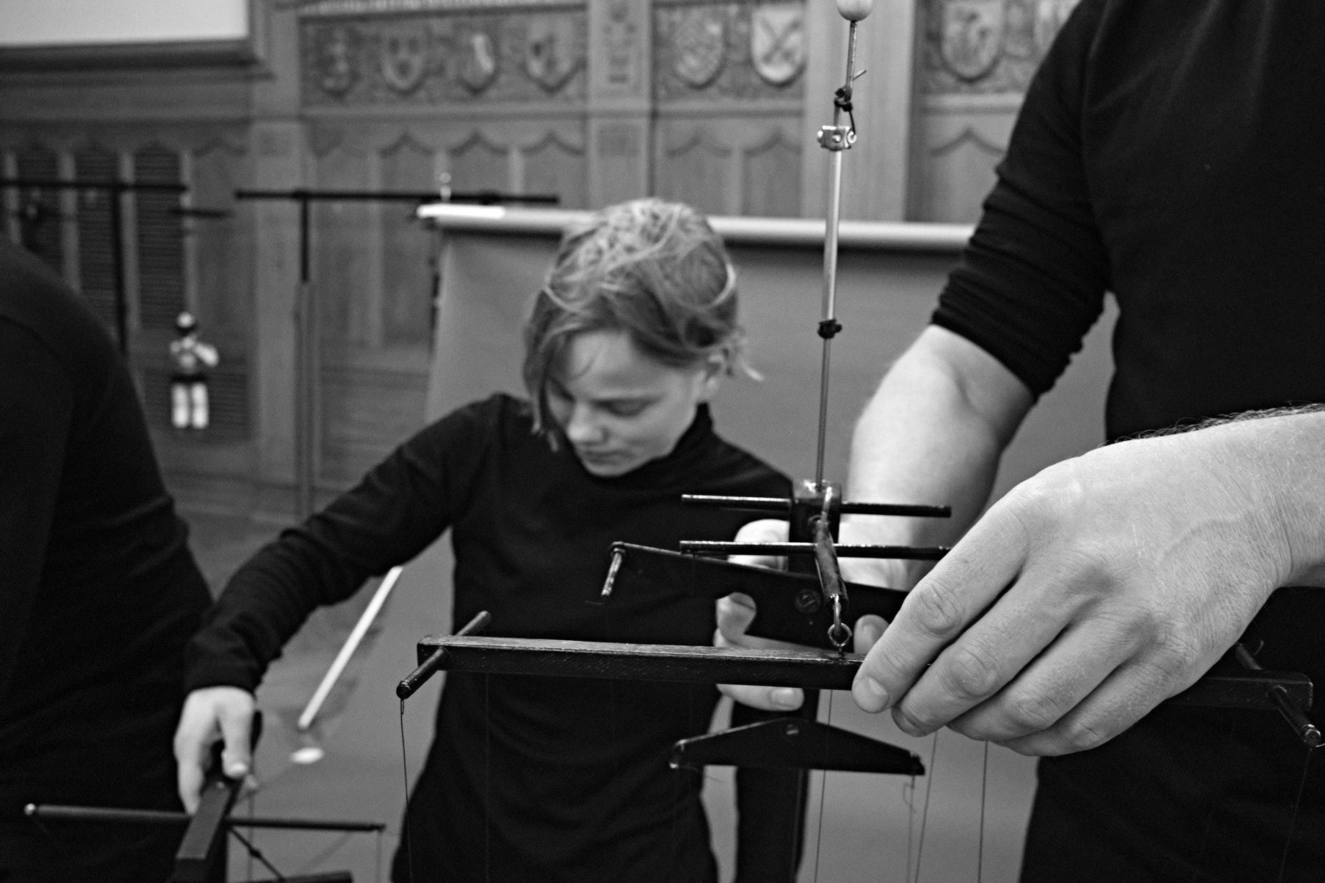 Spielkreuz einer Marionette - Foto: Thomas Steinberg